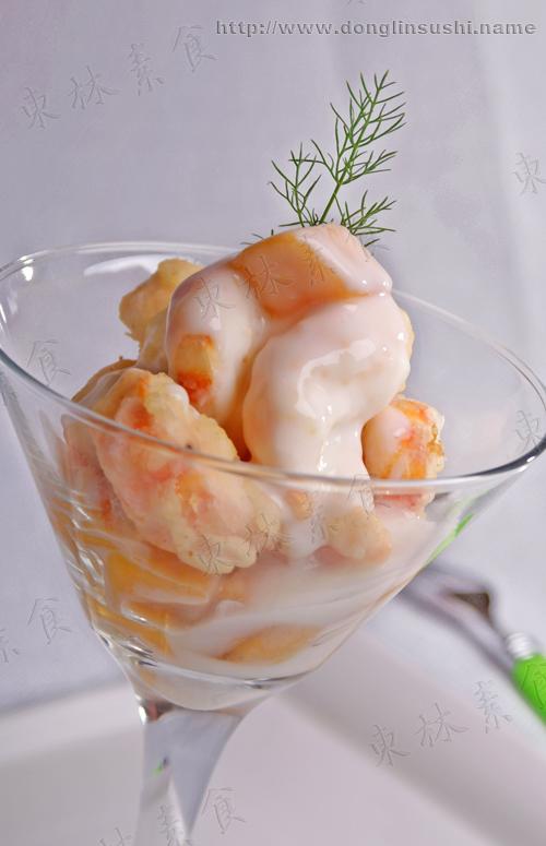 酸奶芒果拌脆皮素虾的做法（素沙拉-最省钱的面膜润泽皮肤希望之菜）